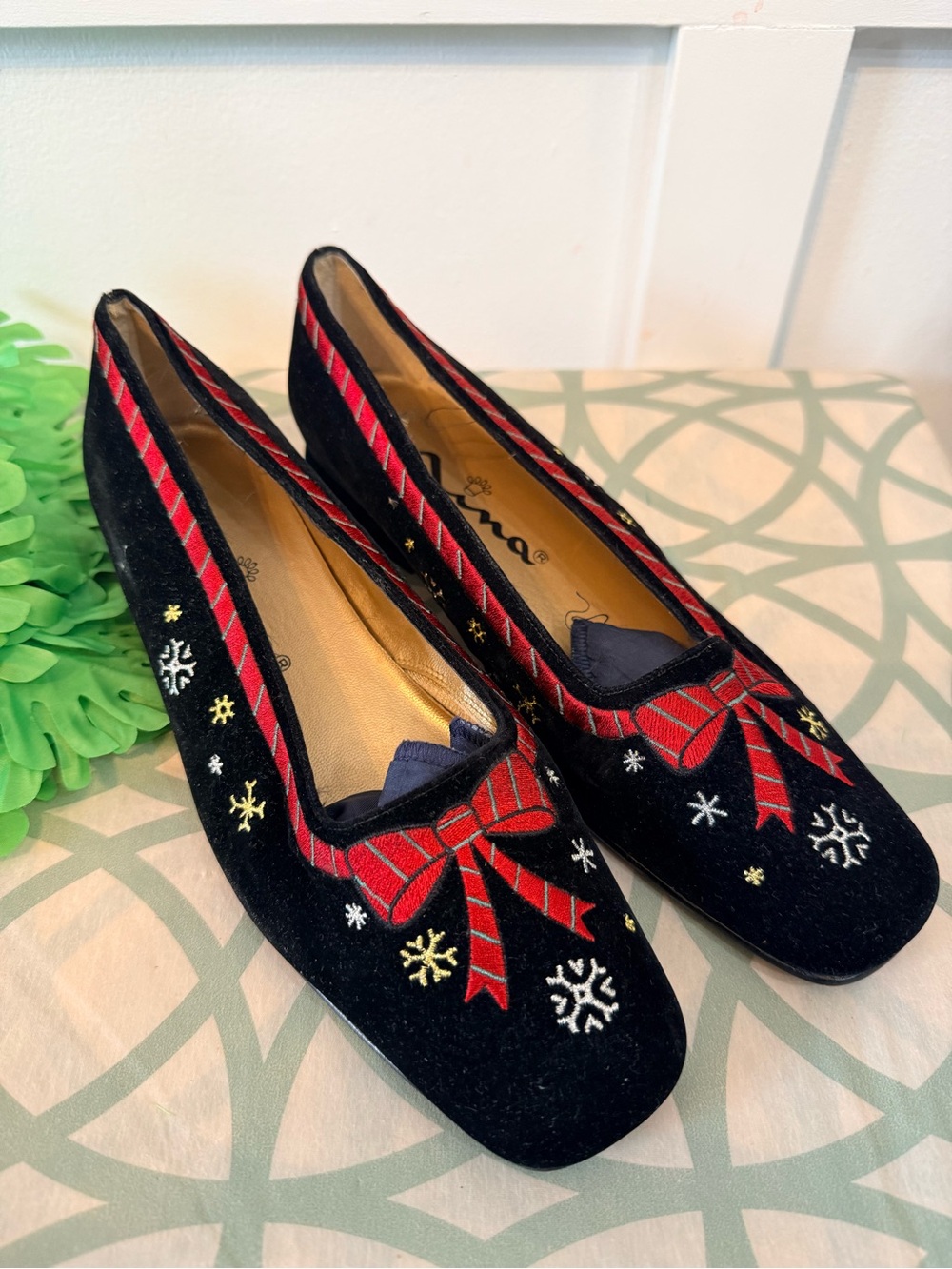 Vintage Nina 80s Black Velvet Embroidered Holiday Novelty Flats